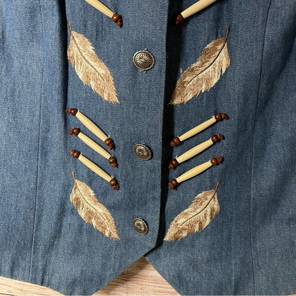 Vintage Cambridge Dry Goods Feather Embroidered Vest Denim Medium Concho Buttons - Picture 5 of 7